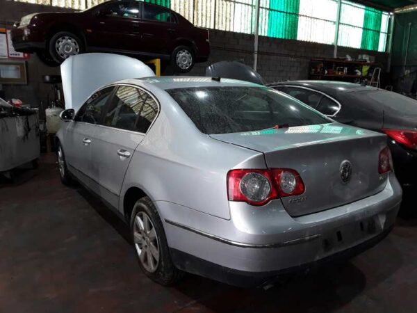 FARO IZQUIERDO VOLKSWAGEN PASSAT BERLINA - Imagen 2