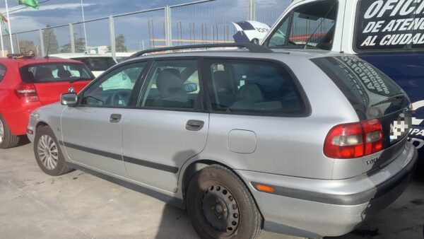 PILOTO TRASERO DERECHO VOLVO V40 FAMILIAR - Imagen 3
