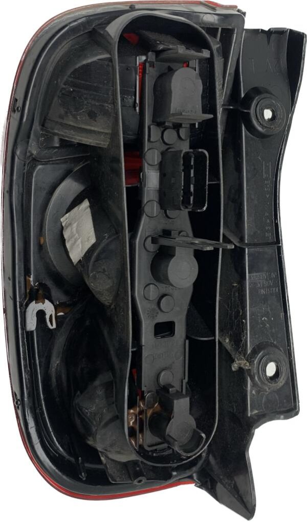 PILOTO TRASERO IZQUIERDO NISSAN MICRA (K12E)