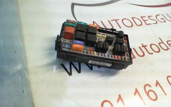 CAJA RELES / FUSIBLES OPEL CORSA D
