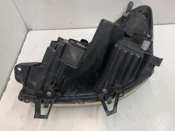 FARO DERECHO TOYOTA COROLLA VERSO (R1)