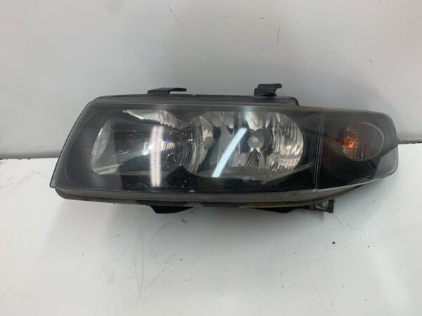 FARO IZQUIERDO SEAT TOLEDO (1M2)