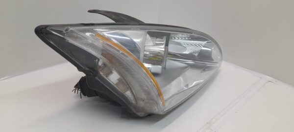 FARO DERECHO FORD FOCUS BERLINA