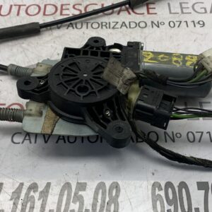 ELEVALUNAS DELANTERO DERECHO MERCEDES VITO CAJA CERRADA 6.03 ->