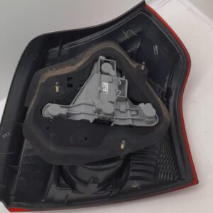 PILOTO TRASERO IZQUIERDO TOYOTA COROLLA (E12)