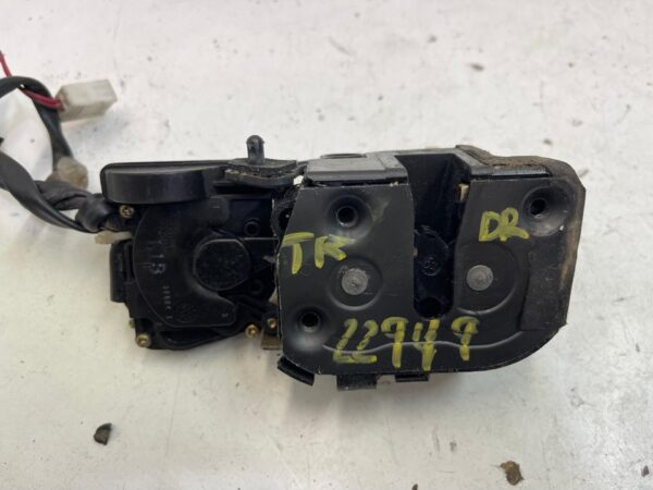 CERRADURA PUERTA TRASERA DERECHA MAZDA PREMACY (CP)