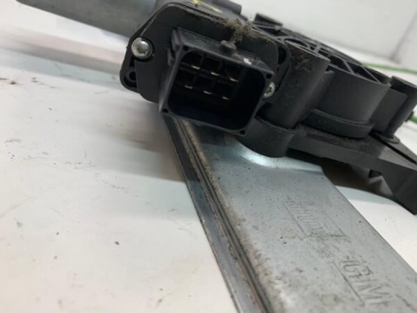 ELEVALUNAS DELANTERO DERECHO OPEL CORSA D