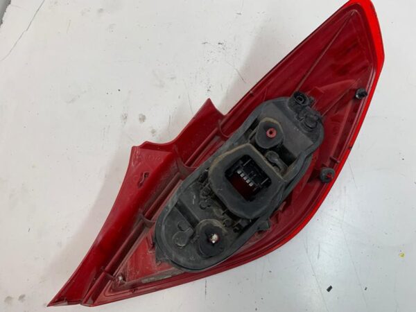 PILOTO TRASERO IZQUIERDO OPEL CORSA D