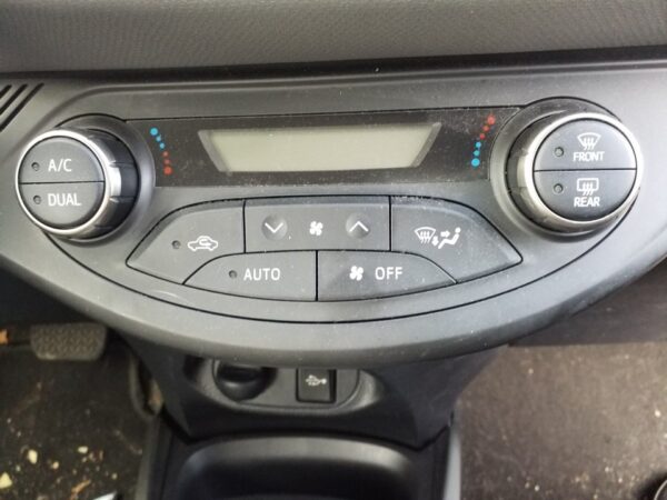 MANDO CLIMATIZADOR TOYOTA YARIS