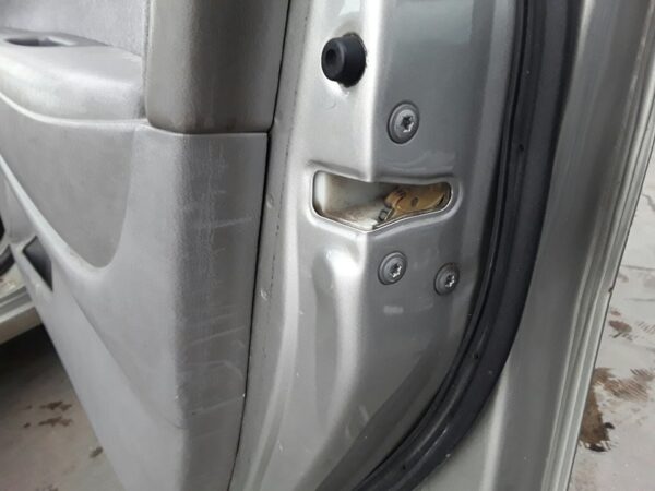 CERRADURA PUERTA DELANTERA DERECHA TOYOTA PRIUS