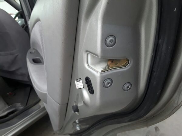 CERRADURA PUERTA TRASERA DERECHA  TOYOTA PRIUS