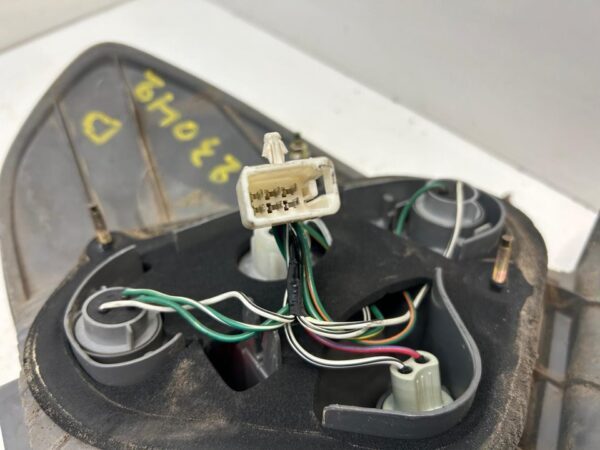 PILOTO TRASERO DERECHO TOYOTA PRIUS (NHW11)
