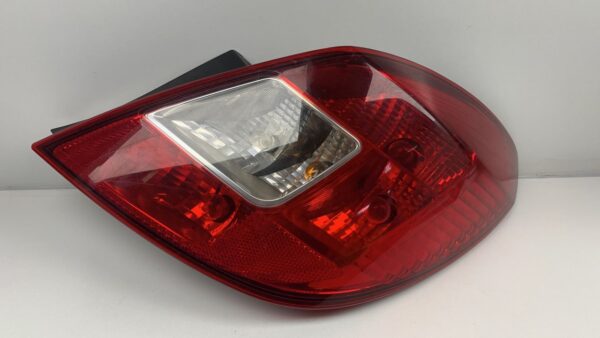 PILOTO TRASERO DERECHO OPEL CORSA D