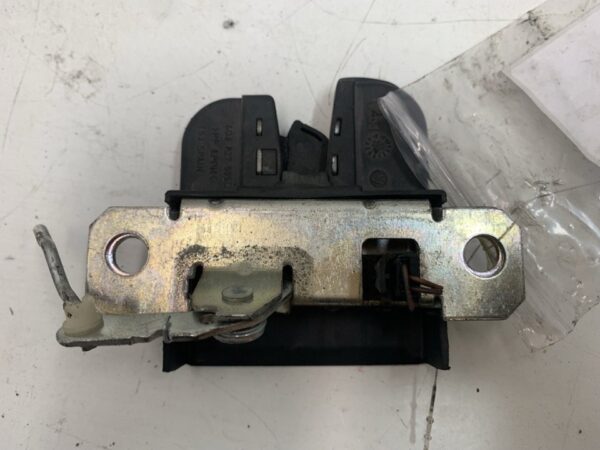CERRADURA MALETERO / PORTON VOLKSWAGEN POLO