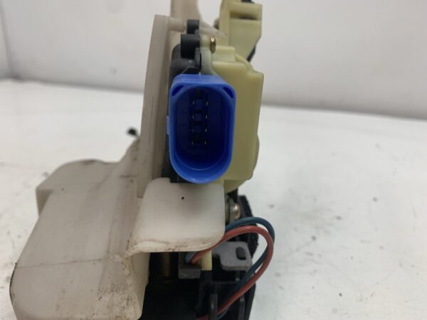 CERRADURA PUERTA DELANTERA DERECHA VOLKSWAGEN POLO