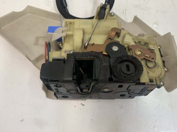 CERRADURA PUERTA TRASERA DERECHA  VOLKSWAGEN POLO