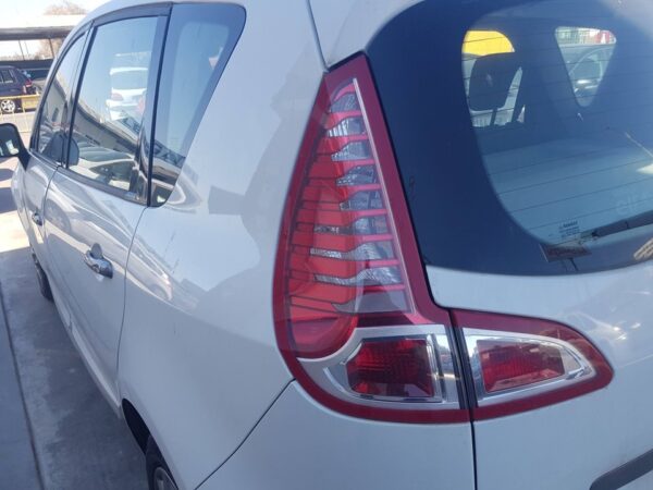 PILOTO TRASERO IZQUIERDO RENAULT SCENIC III
