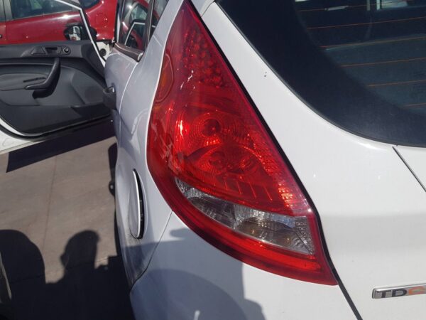 PILOTO TRASERO IZQUIERDO FORD FIESTA