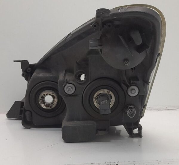 FARO DERECHO TOYOTA COROLLA VERSO