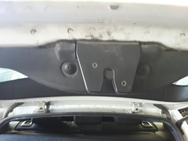 CERRADURA MALETERO / PORTON BMW SERIE 1 BERLINA