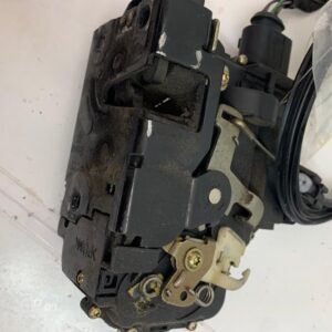 CERRADURA PUERTA DELANTERA DERECHA VOLKSWAGEN GOLF IV BERLINA