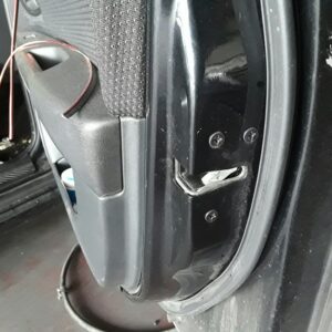 CERRADURA PUERTA DELANTERA DERECHA MAZDA 3 BERLINA