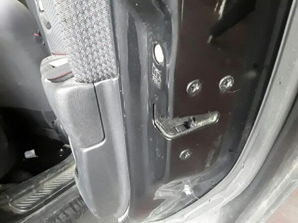 CERRADURA PUERTA TRASERA DERECHA  MAZDA 3 BERLINA
