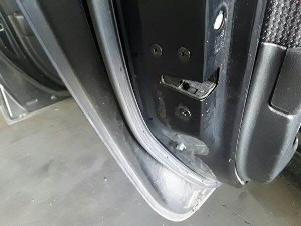 CERRADURA PUERTA TRASERA IZQUIERDA  MAZDA 3 BERLINA