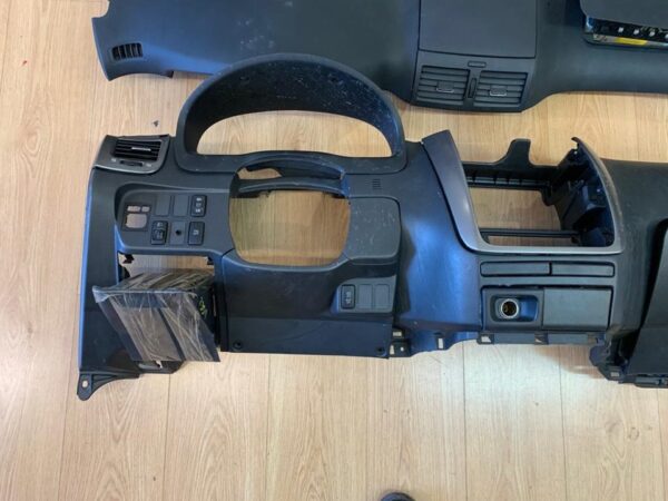SALPICADERO TOYOTA AVENSIS VERSO (M20)