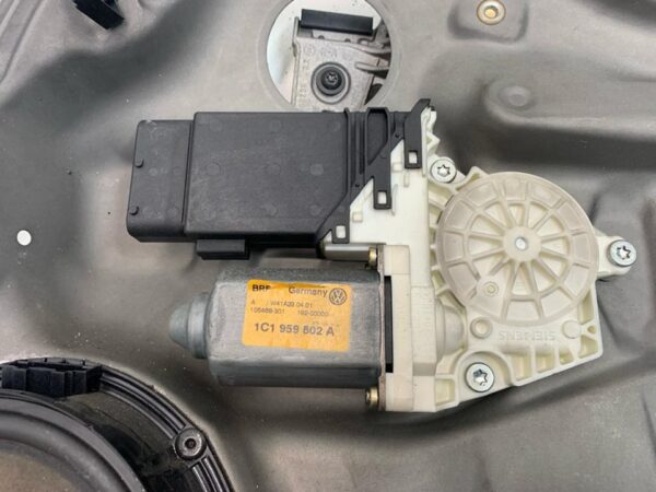 ELEVALUNAS DELANTERO DERECHO VOLKSWAGEN GOLF IV BERLINA