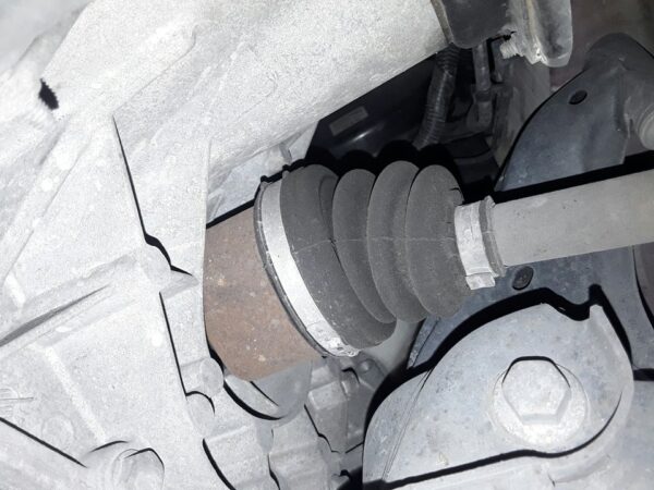 TRANSMISION DELANTERA IZQUIERDA FORD FIESTA