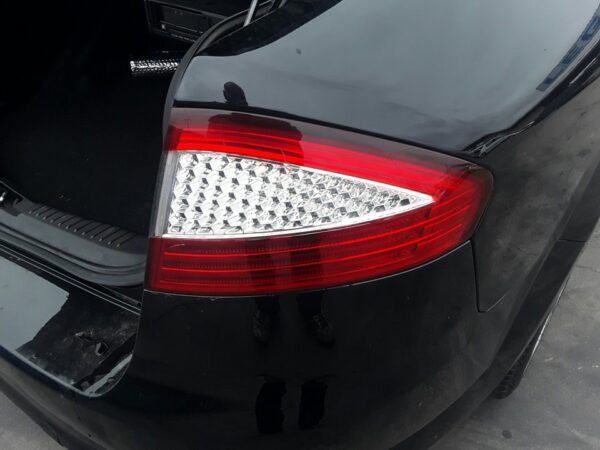 PILOTO TRASERO DERECHO FORD MONDEO BER.