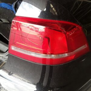 PILOTO TRASERO DERECHO VOLKSWAGEN PASSAT BERLINA