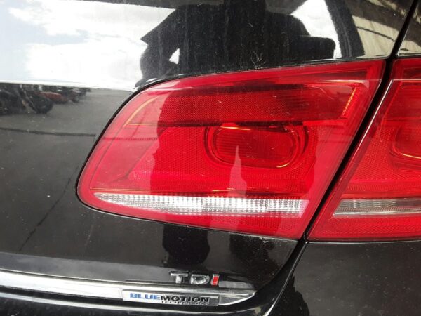 PILOTO TRASERO DERECHO INTERIOR VOLKSWAGEN PASSAT BERLINA