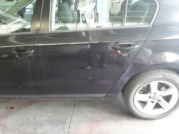 PUERTA TRASERA IZQUIERDA VOLKSWAGEN PASSAT BERLINA