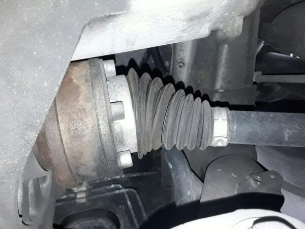 TRANSMISION DELANTERA IZQUIERDA VOLKSWAGEN PASSAT BERLINA