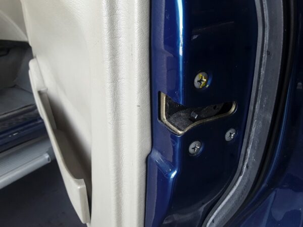 CERRADURA PUERTA DELANTERA DERECHA NISSAN TERRANO/TERRANO.II