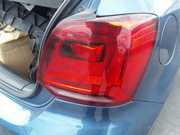PILOTO TRASERO DERECHO VOLKSWAGEN POLO
