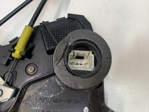 CERRADURA PUERTA DELANTERA DERECHA TOYOTA COROLLA VERSO (R1)