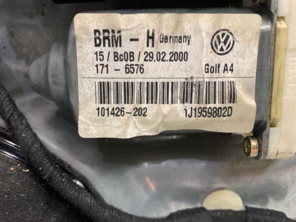ELEVALUNAS DELANTERO DERECHO VOLKSWAGEN GOLF IV BERLINA