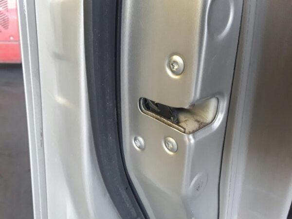 CERRADURA PUERTA DELANTERA IZQUIERDA  MITSUBISHI GRANDIS