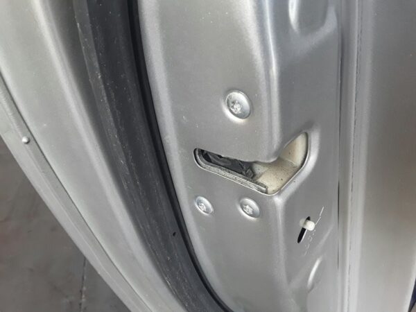 CERRADURA PUERTA TRASERA IZQUIERDA  MITSUBISHI GRANDIS