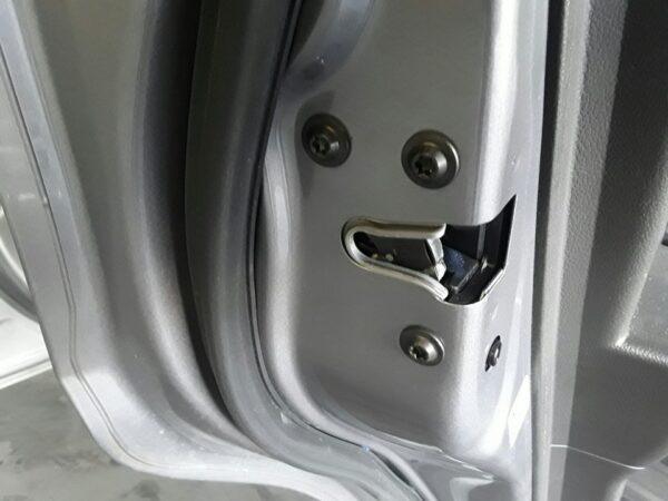 CERRADURA PUERTA TRASERA IZQUIERDA  CHEVROLET AVEO