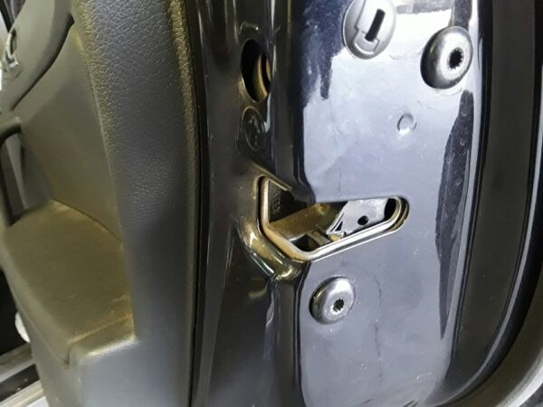 CERRADURA PUERTA TRASERA DERECHA  SKODA YETI
