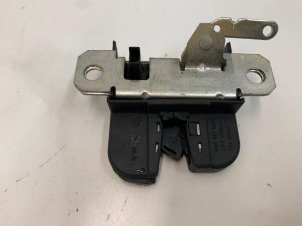 CERRADURA MALETERO / PORTON VOLKSWAGEN POLO