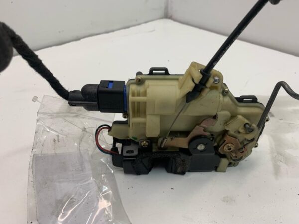 CERRADURA PUERTA DELANTERA DERECHA VOLKSWAGEN POLO