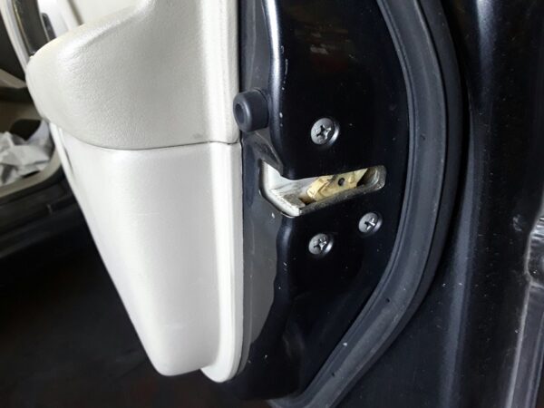 CERRADURA PUERTA DELANTERA DERECHA SUBARU LEGACY BERL. B13