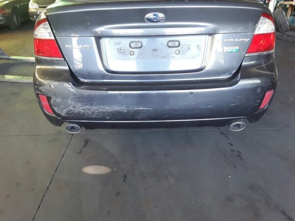 PARAGOLPES TRASERO SUBARU LEGACY BERL. B13