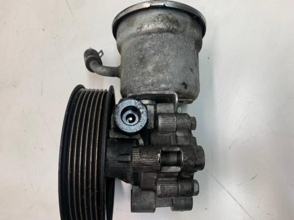 BOMBA DIRECCION TOYOTA AVENSIS BERLINA