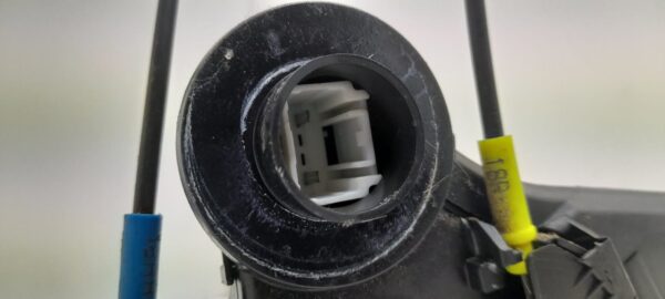 CERRADURA PUERTA TRASERA DERECHA  TOYOTA AVENSIS BERLINA